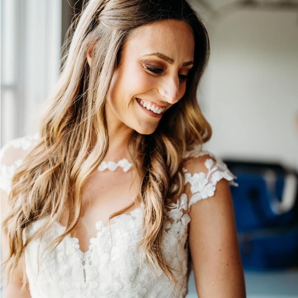 One of a Kind Open-back Wedding Dress!! - Picture 4 of 9